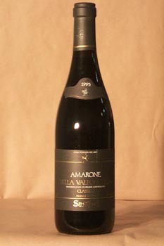 Produktabbildung von einer Flasche Sartori Amarone Classico DOC 2000